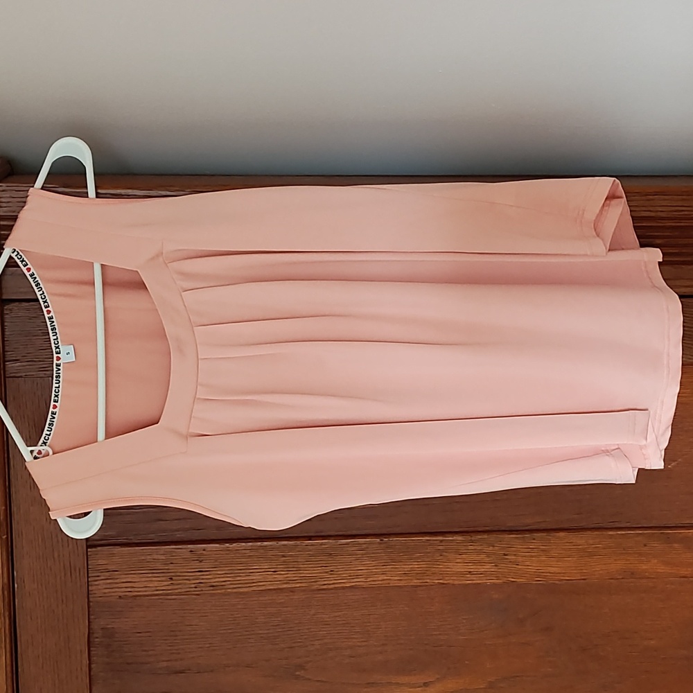 sleeveless top